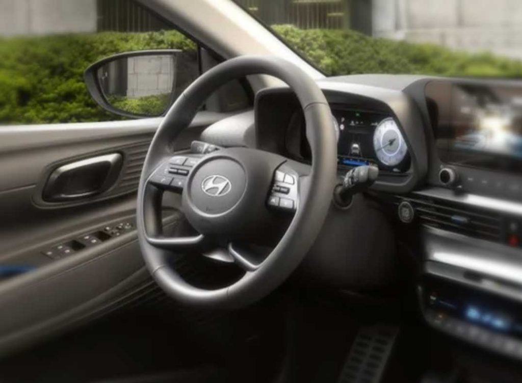 10,25-inčni digitalni instrument panel.