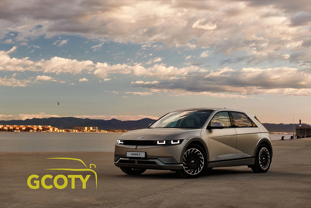 IONIQ 5 proglašen “Automobilom godine u Njemačkoj” za 2022. godinu Samo pola godine nakon lansiranja na njemačko tržište, Hyundaijev IONIQ 5 je odnio titulu “Automobila godine u Njemačkoj” za 2022. godinu. Na ovogodišnjoj dodjeli nagrada vrhunski modeli automobila su se natjecali u pet kategorija: “Compact”, “Premium”, “Luxury”, “New Energy” i “Performance”.