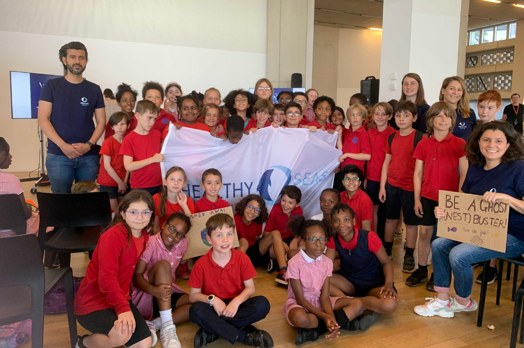 From waste to art: Hyundai Motor i Healthy Seas podučavaju mlađu generaciju o kružnom gospodarstvu Hyundai Motor je 14. srpnja podržao organizaciju Healthy Seas u provedbi edukativnog događaja u londonskoj umjetničkoj galeriji Tate Modern. Radionica je uključivala edukaciju djece kroz prezentaciju o zaštiti mora, ghost fishingu i njegovim razornim učincima, kao i rješenjima koja nudi podrška budućih generacija kružnom gospodarstvu.