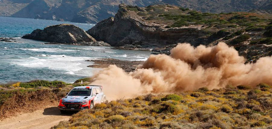 Hyundai Motorsport na čelu s Neuvilleom odnio pobjedu na Sardiniji Na šestoj utrci sezone, popularnoj Rally Italy Sadrinia stazi, Hyundai Motorsport je ostvario drugu pobjedu sezone. Nakon 19 etapa i 323 odvožena kilometra, Thierry Neuville i Nicolas Gilsoul su prvi prošli ciljem.