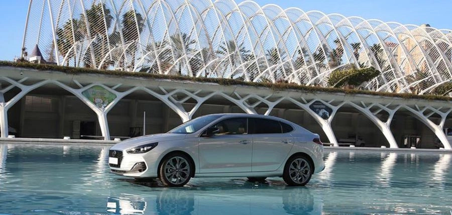 Hyundai i30 Fastback – Odvažno elegantan U Valenciji je predstavljen novi član i30 obitelji, Hyundai i30 Fastback!