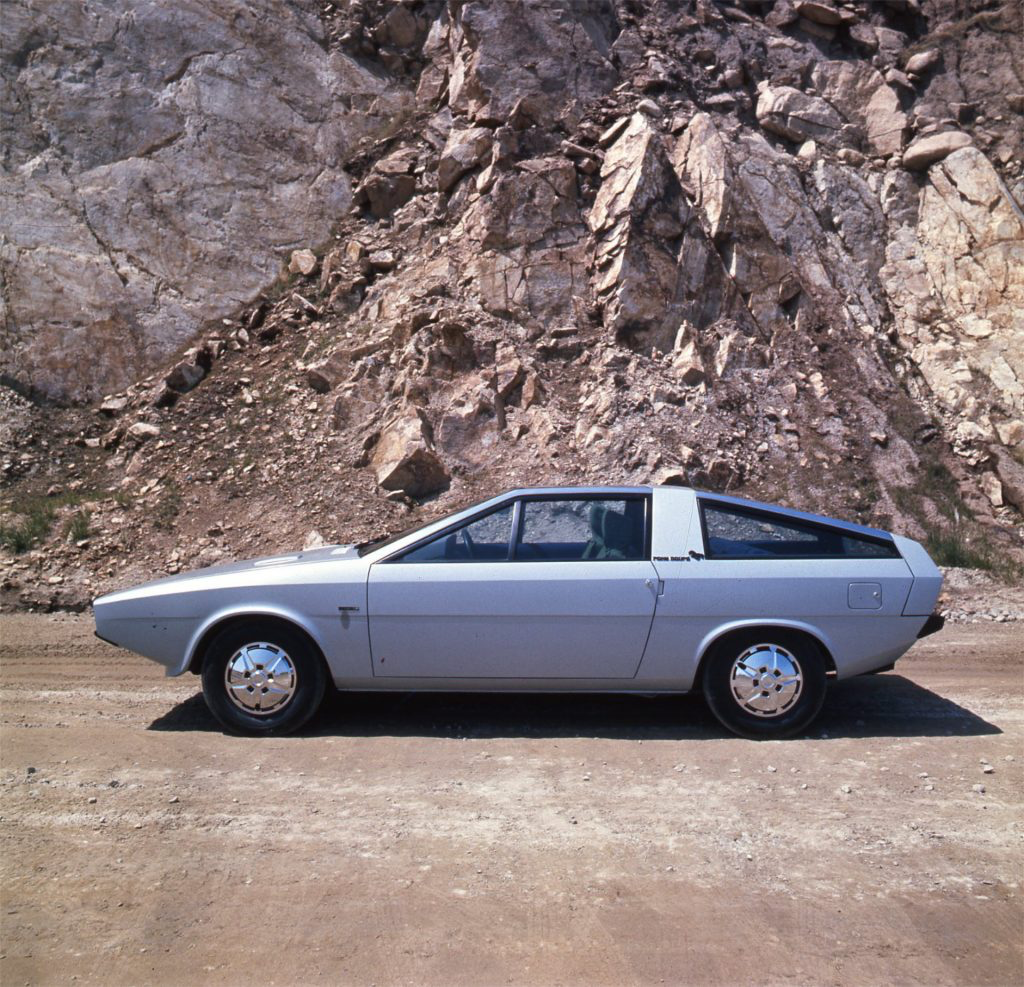 Hyundai Motor i legendarni dizajner Giorgetto Giugiaro surađuju na obnovi originalnog koncepta Pony Coupe iz 1974. 24. studenog 2022. Hyundai Motor Company objavila je da započinje suradnju s talijanskom dizajnerskom tvrtkom GFG Style. Njezini osnivači obnovit će utjecajni koncept Pony Coupe iz 1974., kojeg je osnivač tvrtke, Giorgetto kreirao za debitansko predstavljanje tvrtke Hyundai na sajmu automobila u Torinu, a obnovljeni koncept bit će otkriven na proljeće.
