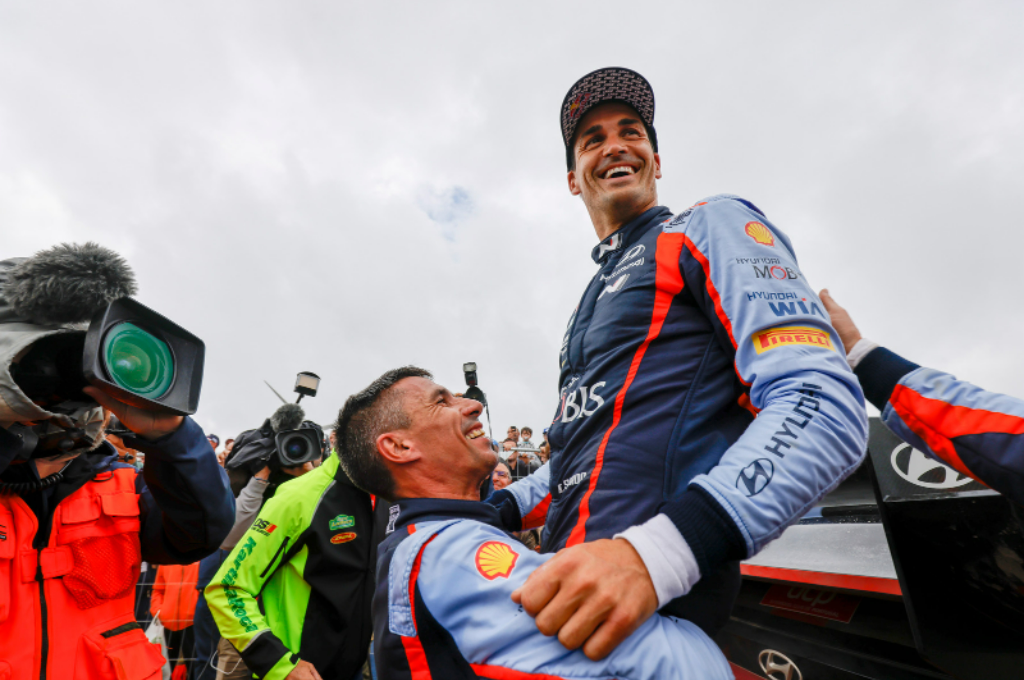 Hyundai Motorsport tim osigurao pobjedničko postolje u četvrtom kolu FIA Svjetskog prvenstva u reliju 2022. u Portugalu Hyundai Motorsport osvojio je treće mjesto na postolju Rally de Portugal, nakon borbene izvedbe cijelog tima i njihove tri posade.