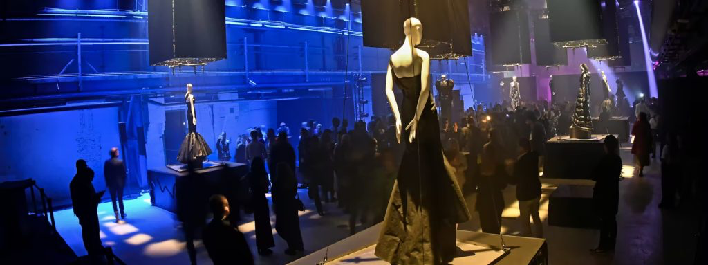 Re:Style – Hyundaijeva platforma za cirkularnu ekonomiju inspirirat će vas da ponovno razmislite o materijalima i modi Tvrtka Hyundai Europe lansirala je Re:Style u Europi – platformu za cirkularnu ekonomiju i održivost Pokrenuta 2019., platforma je posvećena inovacijama i održivosti Platforma je lansirana modnom izložbom u Amsterdamu koja podiže svijest javnosti o održivosti i koju je osmislio poznati modni dizajner Jeremy Scott