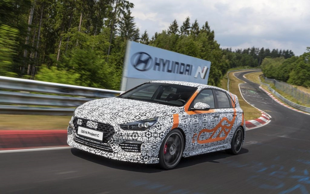 Hyundai najavio limited izdanje i30N project C Hyundai je najavio ograničenu verziju nagrađivanog modela i30 N, koji sadrži niz unapređenja dizajna i dinamike, kako bi dodatno poboljšao uzbuđenje pri vožnji.