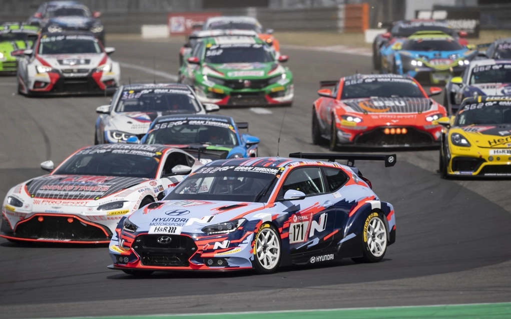 Hyundai N Brand pokazao izdržljivost i performanse na 24-satnoj utrci u Nürburgringu Hyundai je predstavio vozila visokih performansi na 24-satnoj utrci u Nürburgringu.