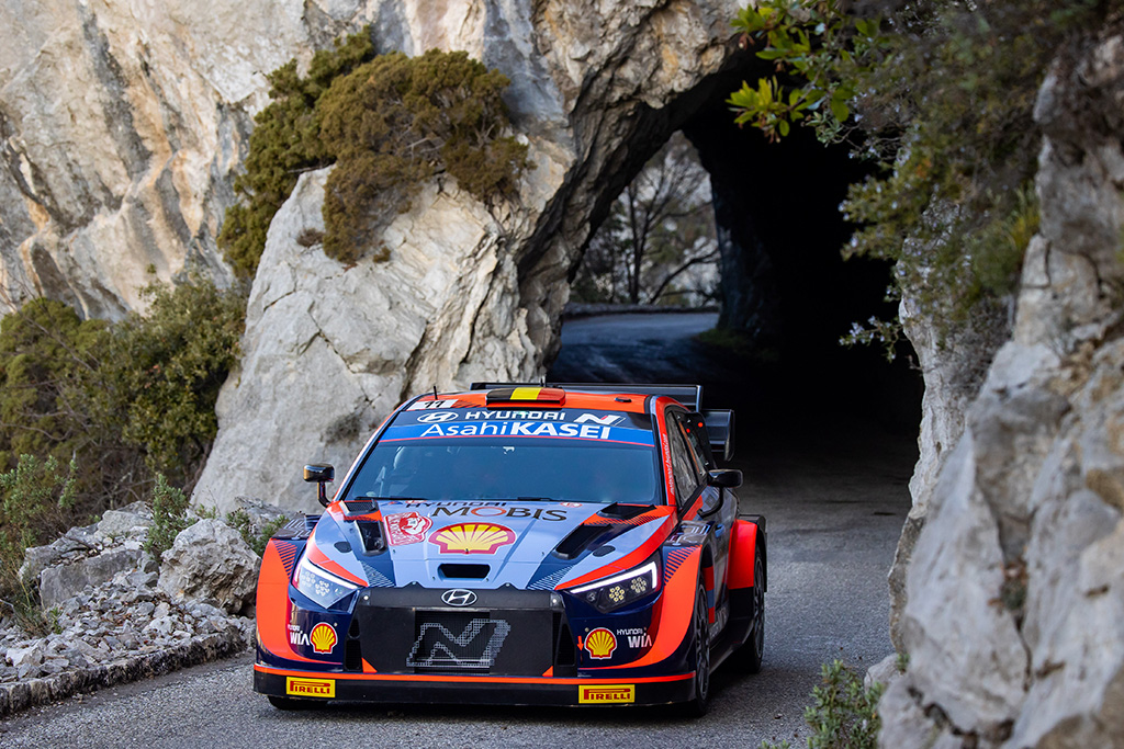 Premijera novog Hyundai i20 N Rally1 modela u Monte Carlu Hyundai Motorsport ulazi u potpuno novu eru FIA Svjetskog prvenstva u reliju (WRC) s novim modelom Hyundai i20 N Rally1. Hyundai i20 N Rally1 je vozilo novih propisa koje kombinira tradicionalni 1,6-litreni motor s unutarnjim izgaranjem snage 380 KS sa zajedničkom plug-in hibridnom jedinicom .