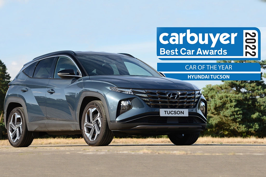 Hyundai TUCSON proglašen “Automobilom godine” za 2022. godinu! Čak osam posebnih priznanja je stiglo iz Velike Britanije za Hyundai, a novi SUV Tucson je okrunjen titulom “Automobil godine” za 2022. godinu. Britanski Carbuyer je pored ove prestižne titule proglasio Tucson i “Najboljim obiteljskim automobilom” te “Najboljim hibridnim automobilom”.