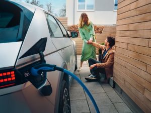 Kućna zidna kutija ili javna AC stanica za punjenje.