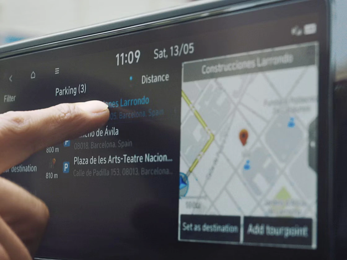 Infotainment sustav (radio, mp3, CD player, navigacija)