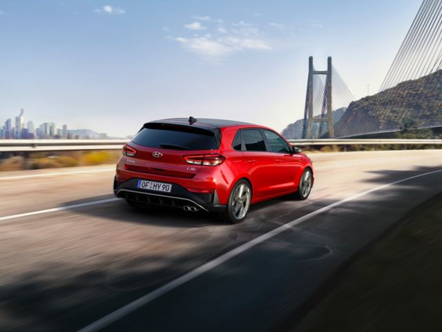 Dinamični stražnji odbojnik.