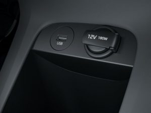 USB priključci sprijeda i straga.