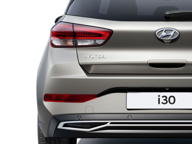 Stražnja kombinirana svjetla.