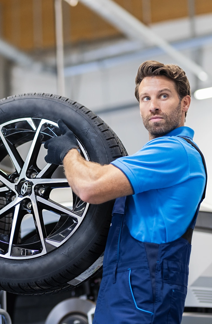 Vaš Hyundai. Vaš servis. Vaša zima. Hyundai zimski setovi kotača - izjena mehaničar