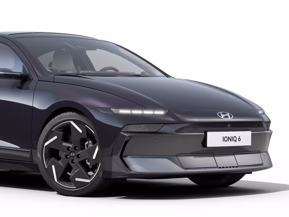 Aktivna zakrilca za zrak integrirana u prednji branik električne limuzine Hyundai IONIQ 6.
